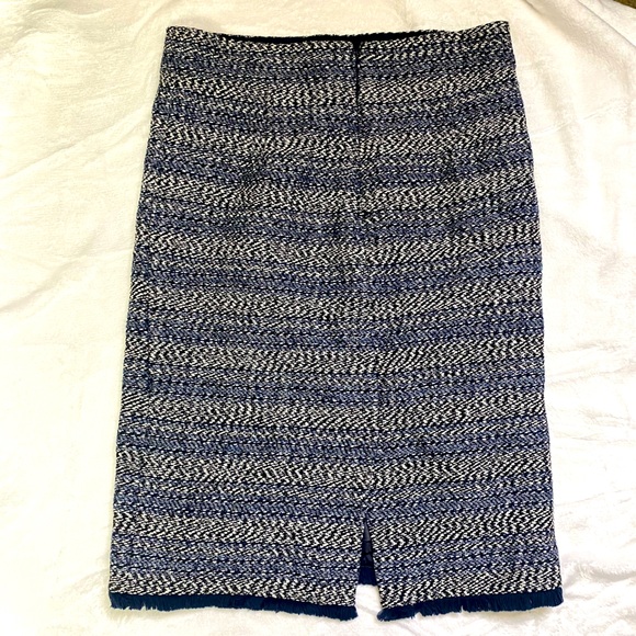 J. Crew Beautiful Blue White Fringe Pencil Skirt Boucle Tweed EUC Lined Size 6 - Picture 4 of 8